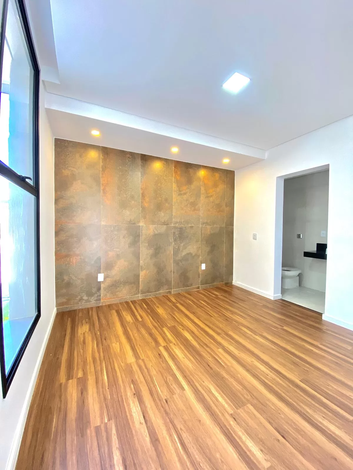 Casa à Venda com 3 suítes, escritório e piscina, 250m² em Votorantim/SP no Condomínio A