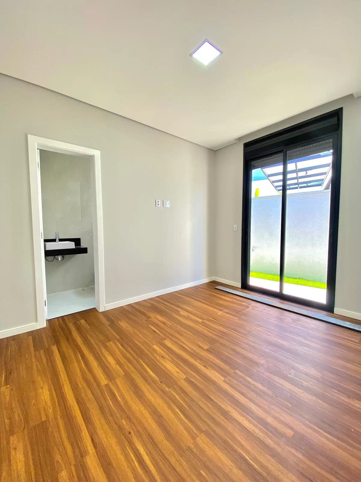 Casa à Venda com 3 suítes, escritório e piscina, 250m² em Votorantim/SP no Condomínio A