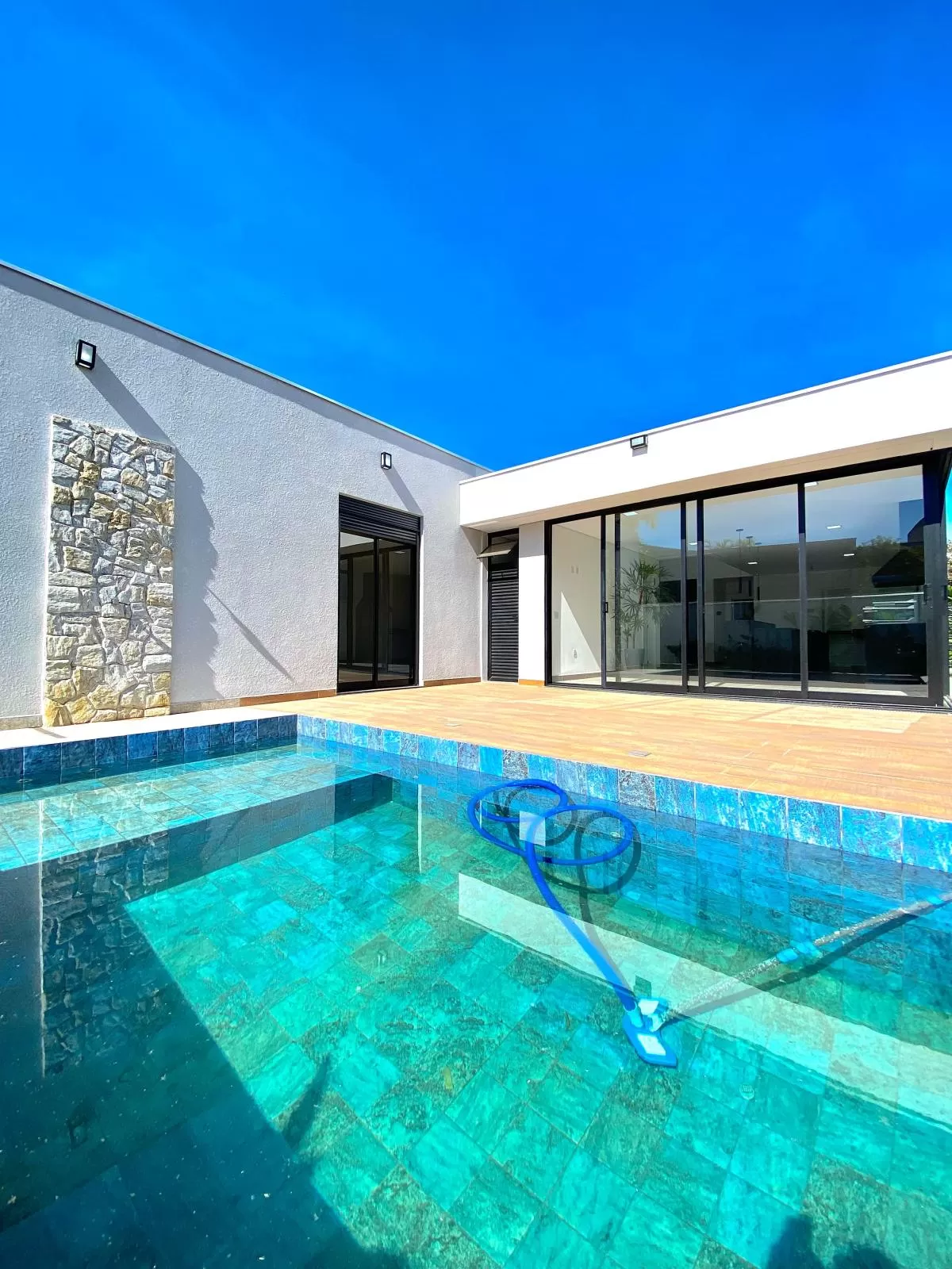 Casa à Venda com 3 suítes, escritório e piscina, 250m² em Votorantim/SP no Condomínio A