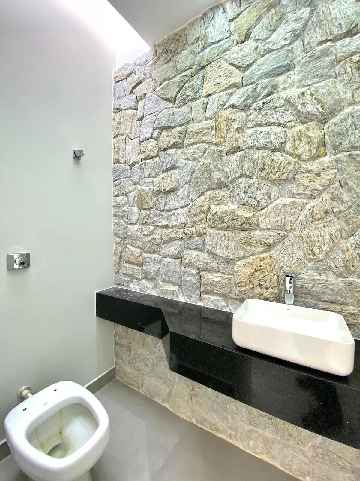 Casa à Venda com 3 suítes, escritório e piscina, 250m² em Votorantim/SP no Condomínio A