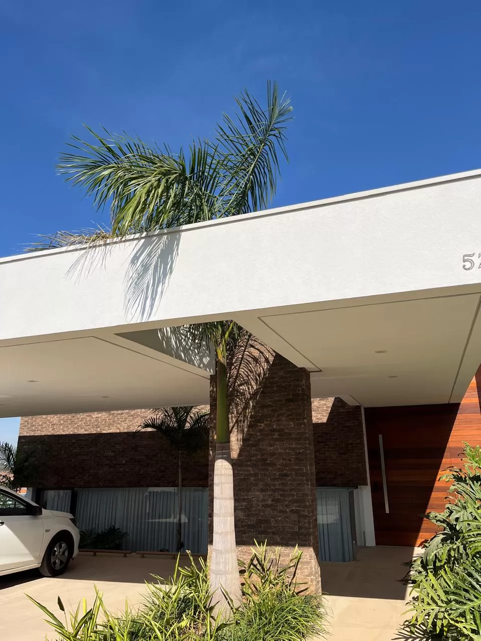 Casa Mobiliada à Venda e Locação com 3 suítes e piscina de borda infinita, 350m² no Condomínio Alphaville Nova Esplanada 4 em Votorantim/SP