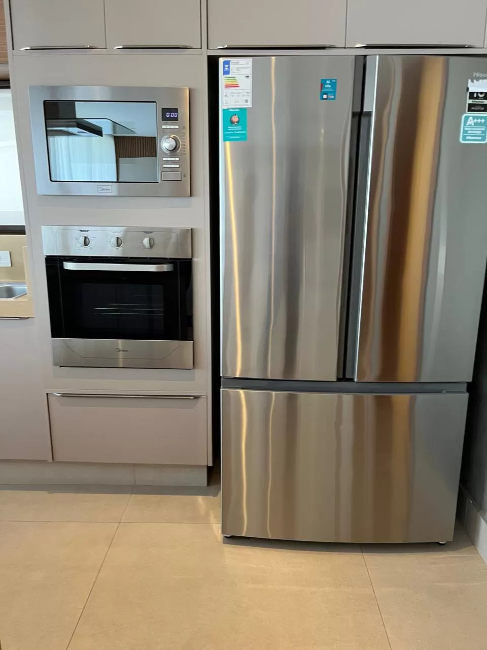 Casa Mobiliada à Venda e Locação com 3 suítes e piscina de borda infinita, 350m² no Condomínio Alphaville Nova Esplanada 4 em Votorantim/SP