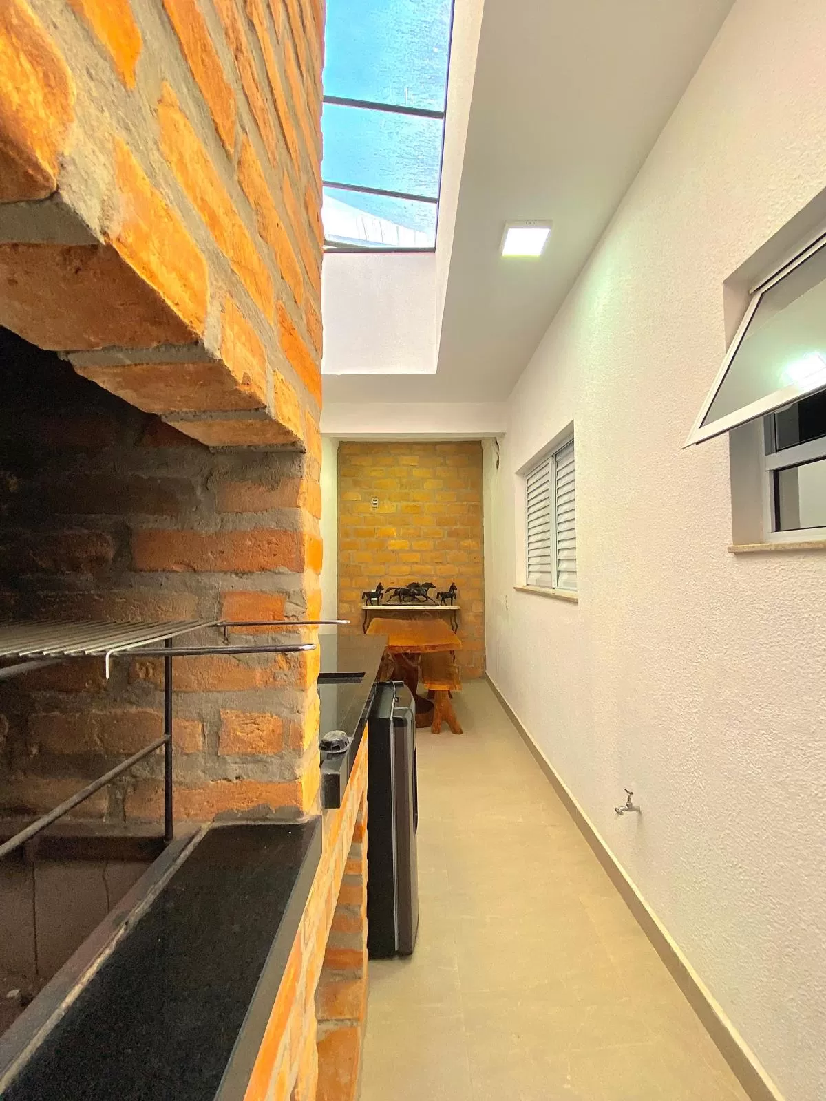Casa à Venda com 2 dormitórios, móveis planejados e churrasqueira, 100m² no Condomínio Vale Azul em Votorantim/SP