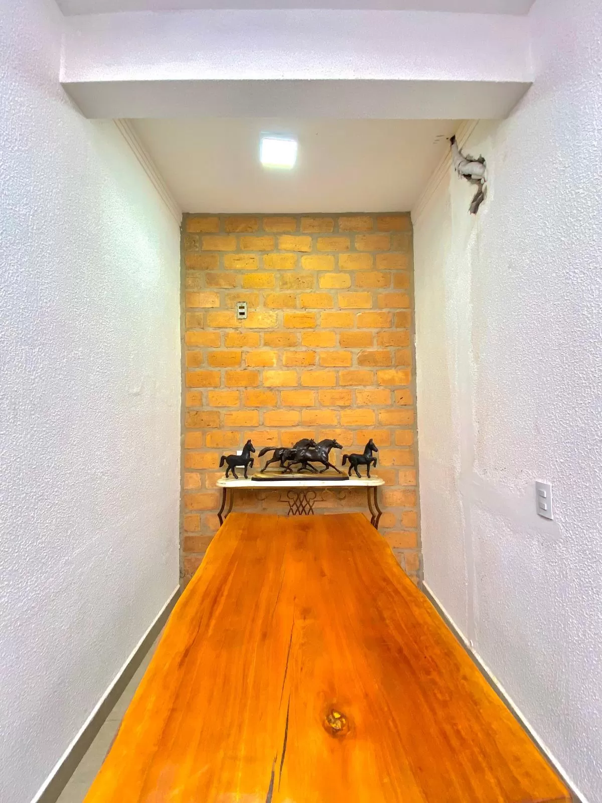 Casa à Venda com 2 dormitórios, móveis planejados e churrasqueira, 100m² no Condomínio Vale Azul em Votorantim/SP