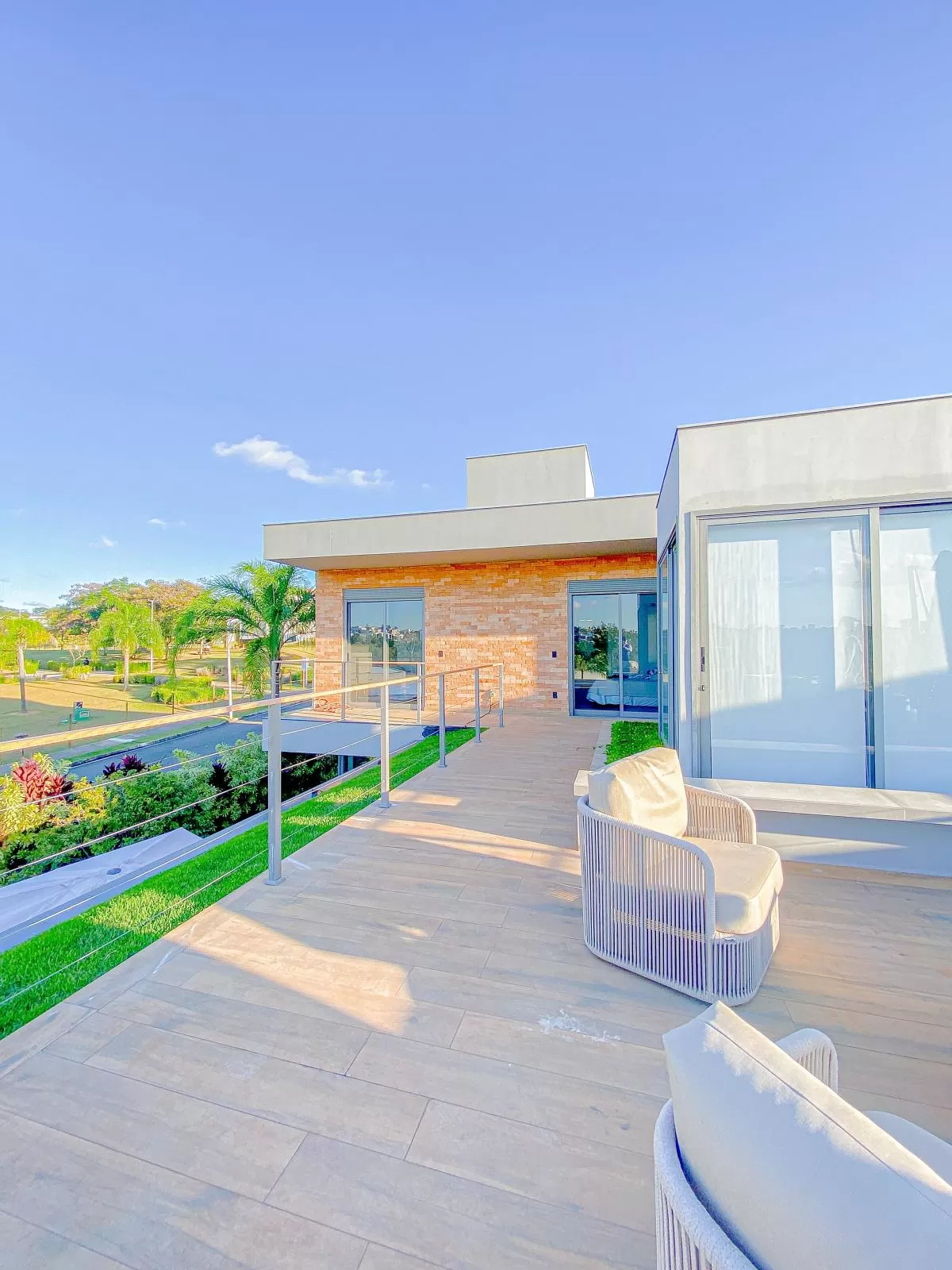Casa de Esquina à Venda e Locação com 3 suítes, escritório e rooftop, 399m²  no Condomínio Alphaville Nova Esplanada 4 em Votorantim/SP