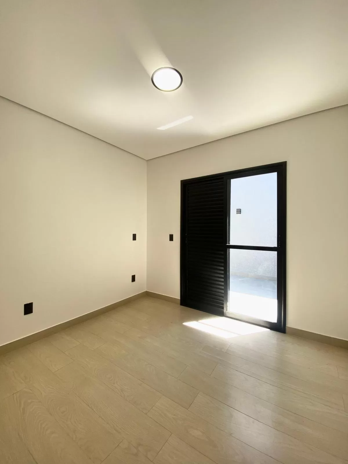 Casa Térrea à Venda com 3 quartos sendo 1 suíte e área gourmet com churrasqueira, 108m² em Sorocaba/SP no Condomínio Terras de São Francisco